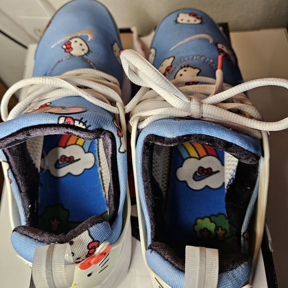 Hello Kitty Size 8w - Picture 6 of 6